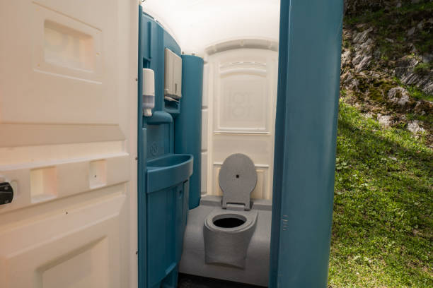 Best Porta potty delivery and setup  in Tuscola, IL